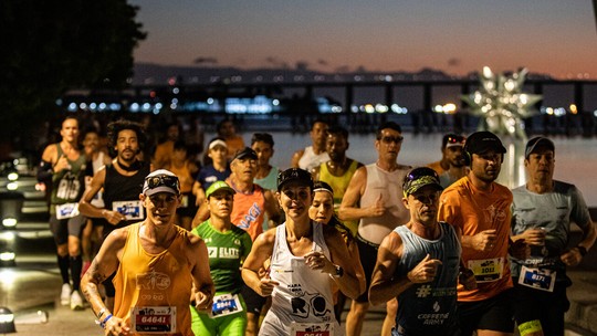 Na rua e nas redes: Maratona do Rio bate recorde de corredores, que compartilham experiências na internet