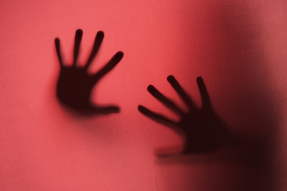 Nos EUA, não existe um sistema nacional de rastreamento para agentes acusados ​​de abuso sexual infantil — Foto: Freepik