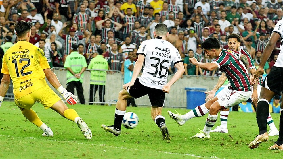 Cano aproveita o rebote na &aacute;rea e marca o segundo gol do Fluminense &mdash; Foto: Ma&iacute;lson Santana / Fluminense