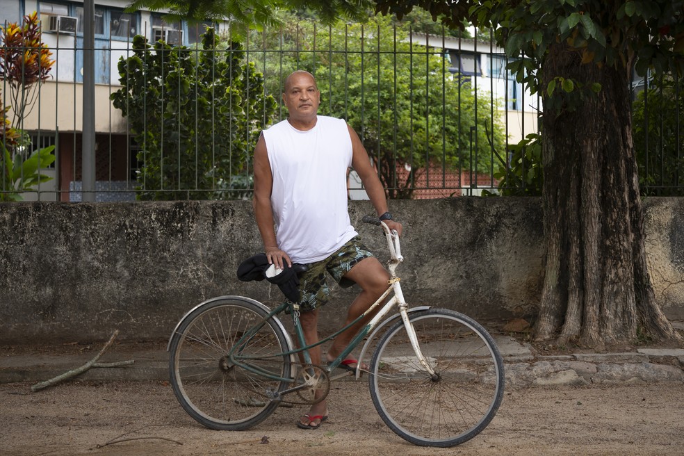 Almir Souza é amigo de infância do pai de Lucas Paquetá e conhece toda a família do jogador — Foto: Leo Martins