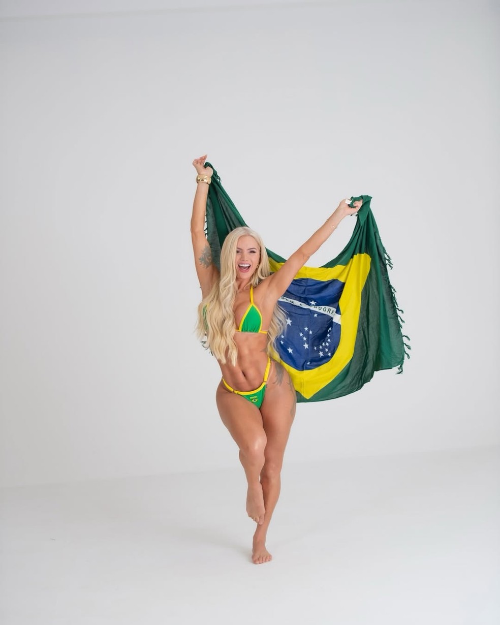 Thalita Zampirolli faz ensaio com as cores do Brasil na Copa do Mundo — Foto: Alexon Lamin/Reprodução/Instagram