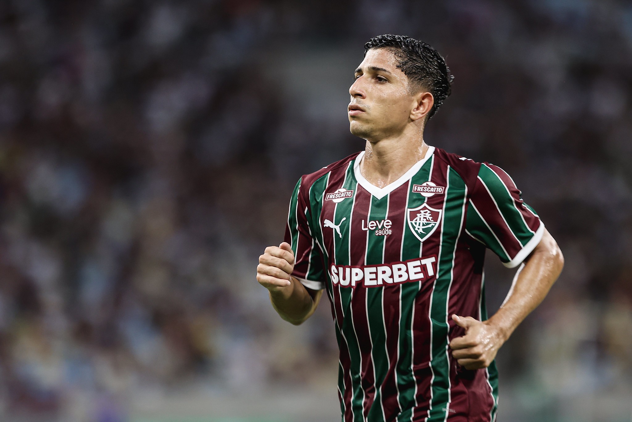 Com dores na panturrilha, Savarino vira desfalque para o Fluminense em decisão da Libertadores
