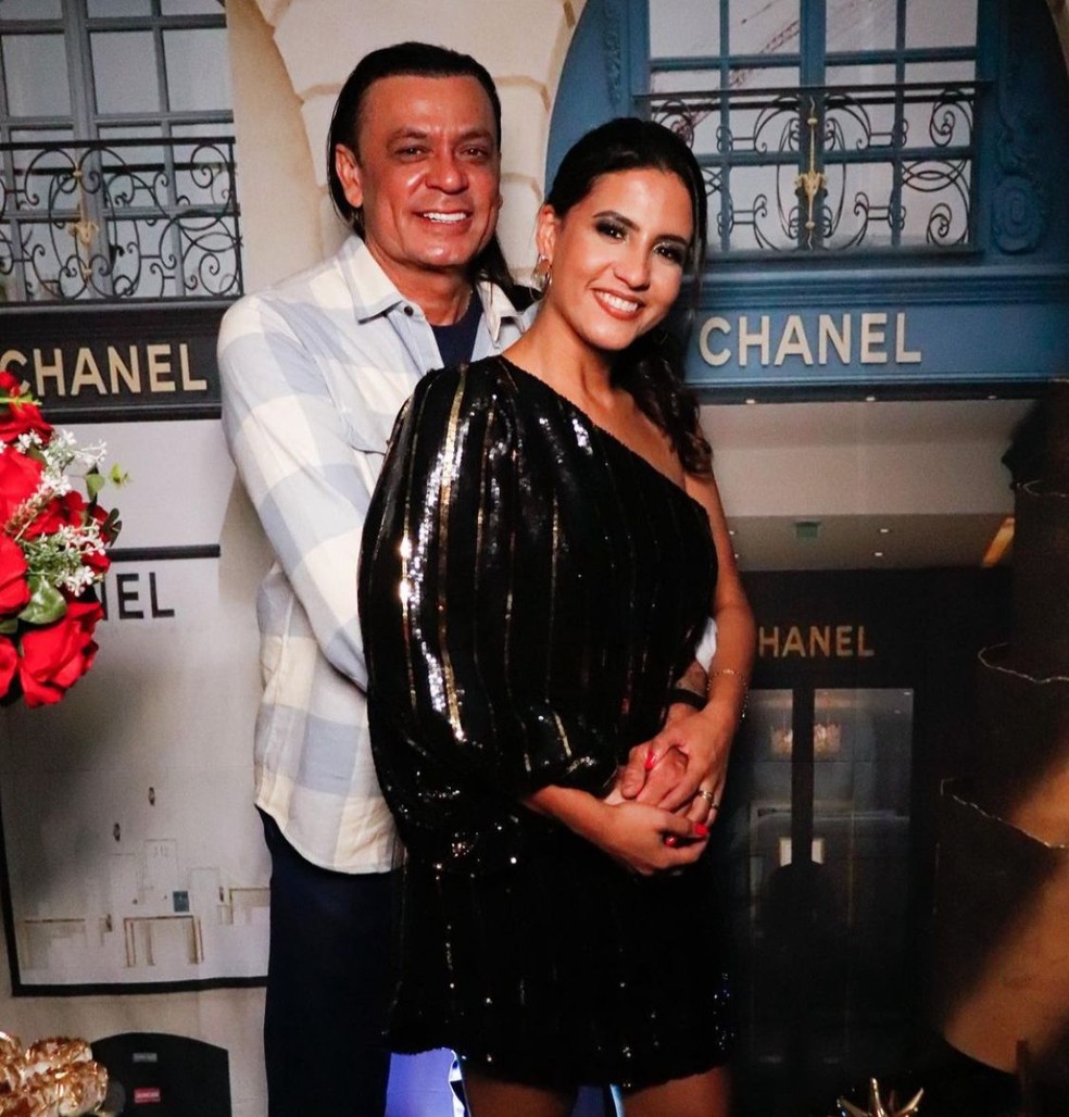Frank Aguiar com a mulher, Caroline — Foto: Divulgação