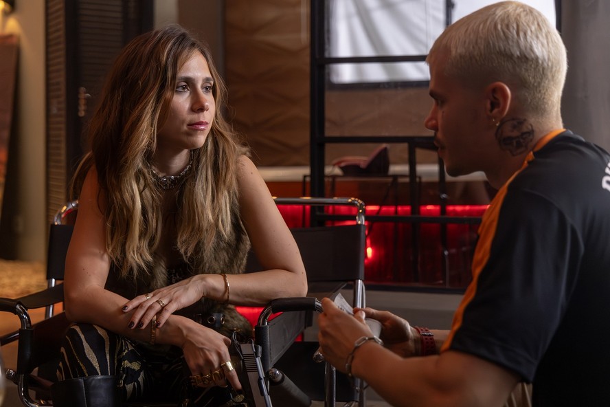 Lucélia (Daphne Bozaski) e Vandilson (Vinícius Teixeira) em 'Três Graças'