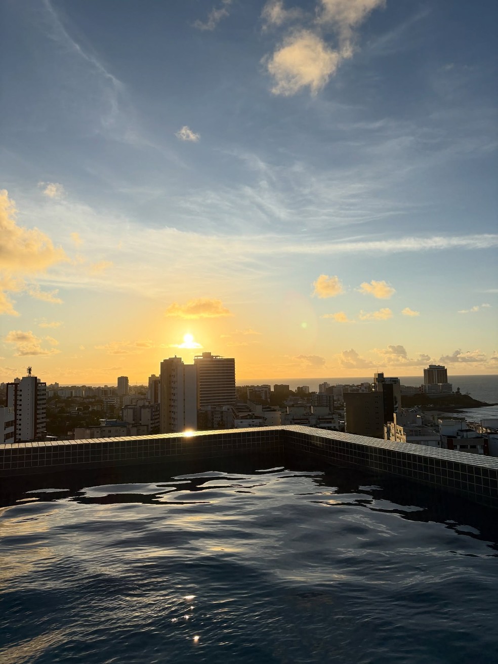 O pôr do sol visto da cobertura de Emerson Ferretti — Foto: rep/  instagram