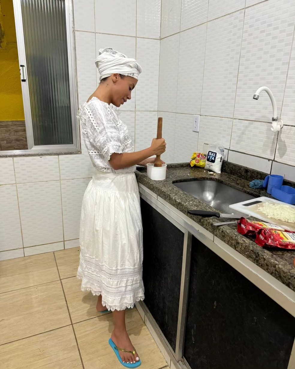 Anitta mostra momentos no candombl&eacute; &mdash; Foto: Reprodu&ccedil;&atilde;o/Instagram