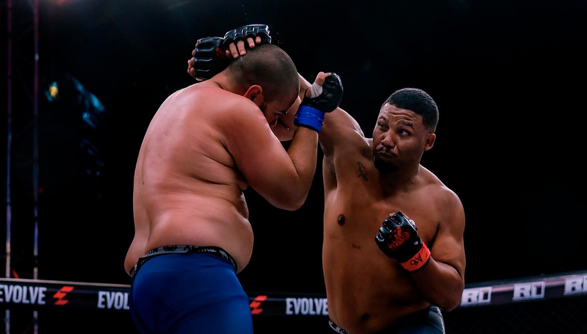R1 Fighting Series 7: Cotovelada rende nocaute e contrato com o LFA