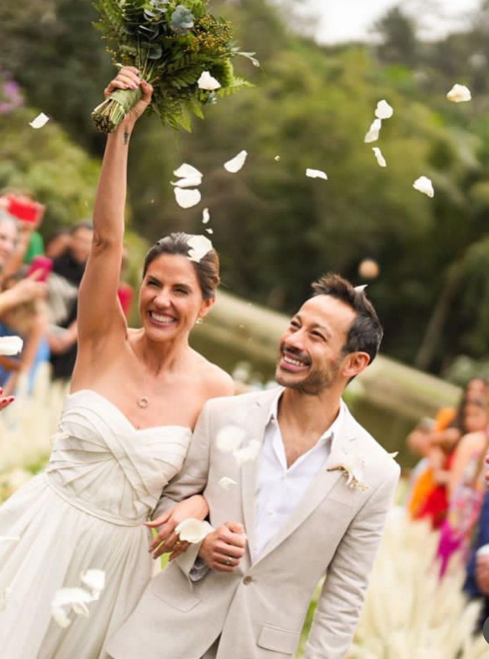 Atriz Rafaela Mandelli se casou com Rodrigo Leonardo — Foto: Instagram