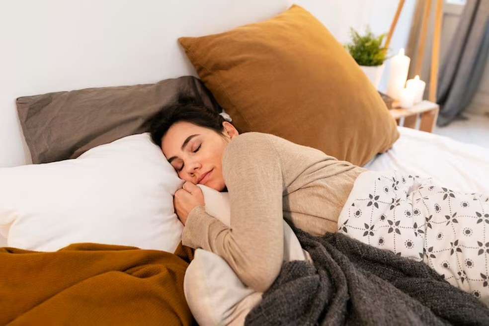 Ter um horário certo para dormir evita a Síndrome do Ritmo Circadiano — Foto: Freepik