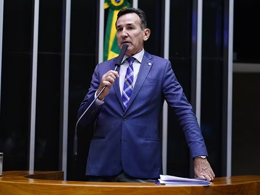Governo federal adia envio de projetos sobre MEIs após impasse com a Câmara dos Deputados