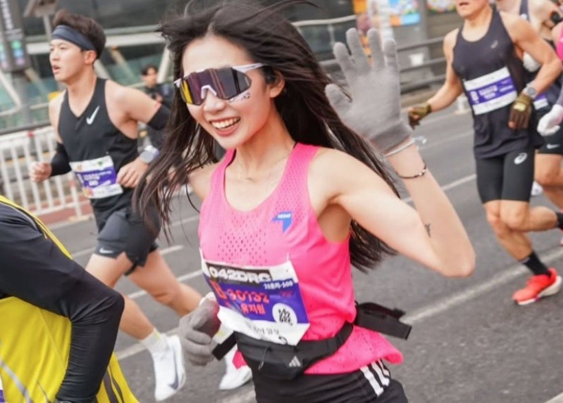 Influencer de corrida morre poucos antes da linha de chegada de prova de rua de 21 km