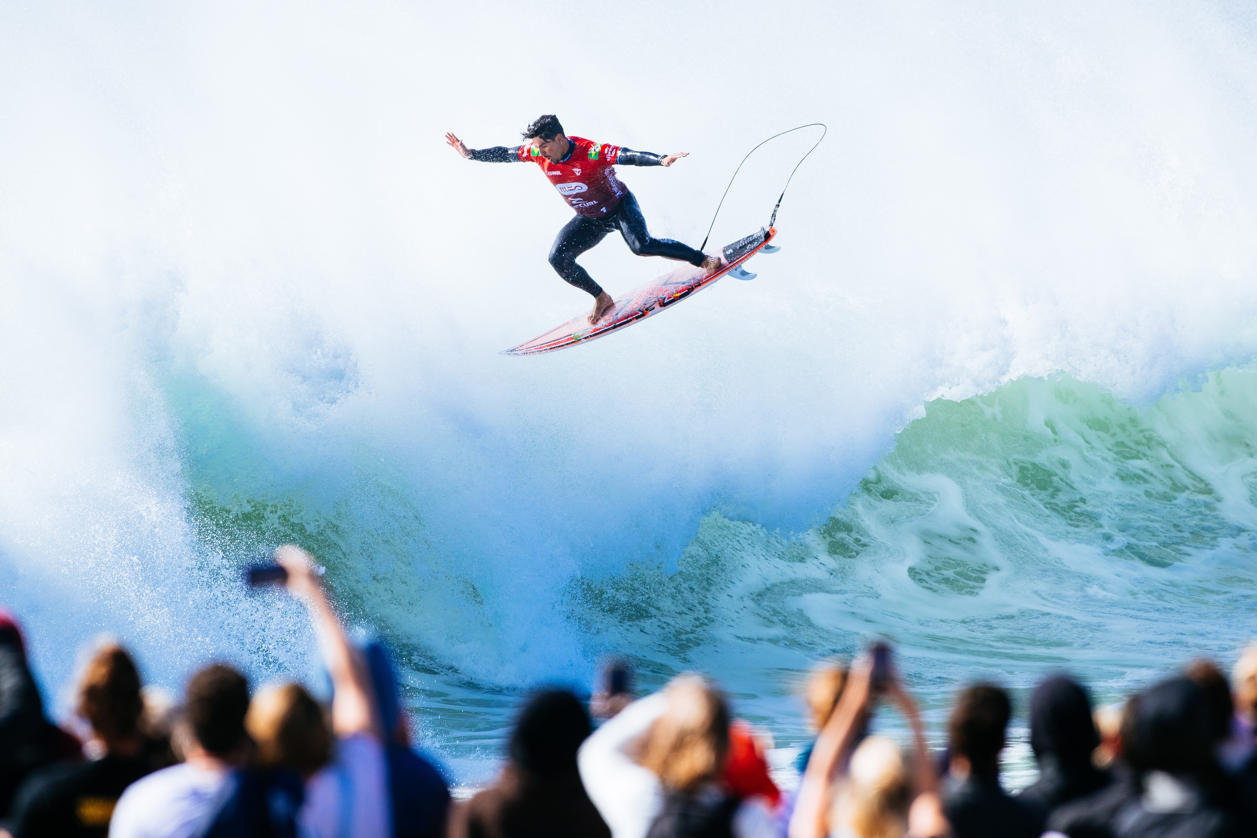 Gabriel Medina é vice da etapa de Portugal do Circuito Mundial de Surfe