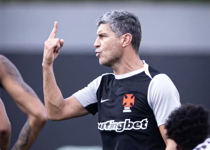 De cinco gols em sete jogos a nove em três: a virada ofensiva do Vasco de Pedro Emanuel, no Brasileiro