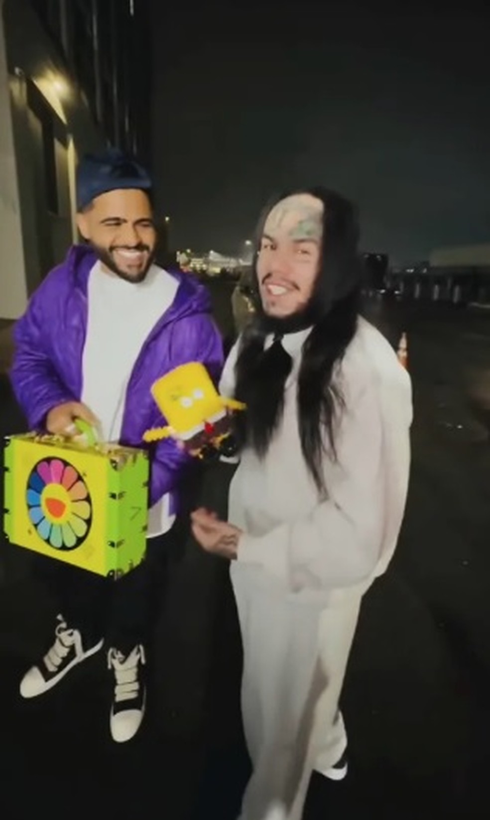 Solto de presídio em Nova York, rapper Tekashi 6ix9ine diz ter conseguido autógrafo de Maduro em boneco do Bob Esponja — Foto: Reprodução/Instagram