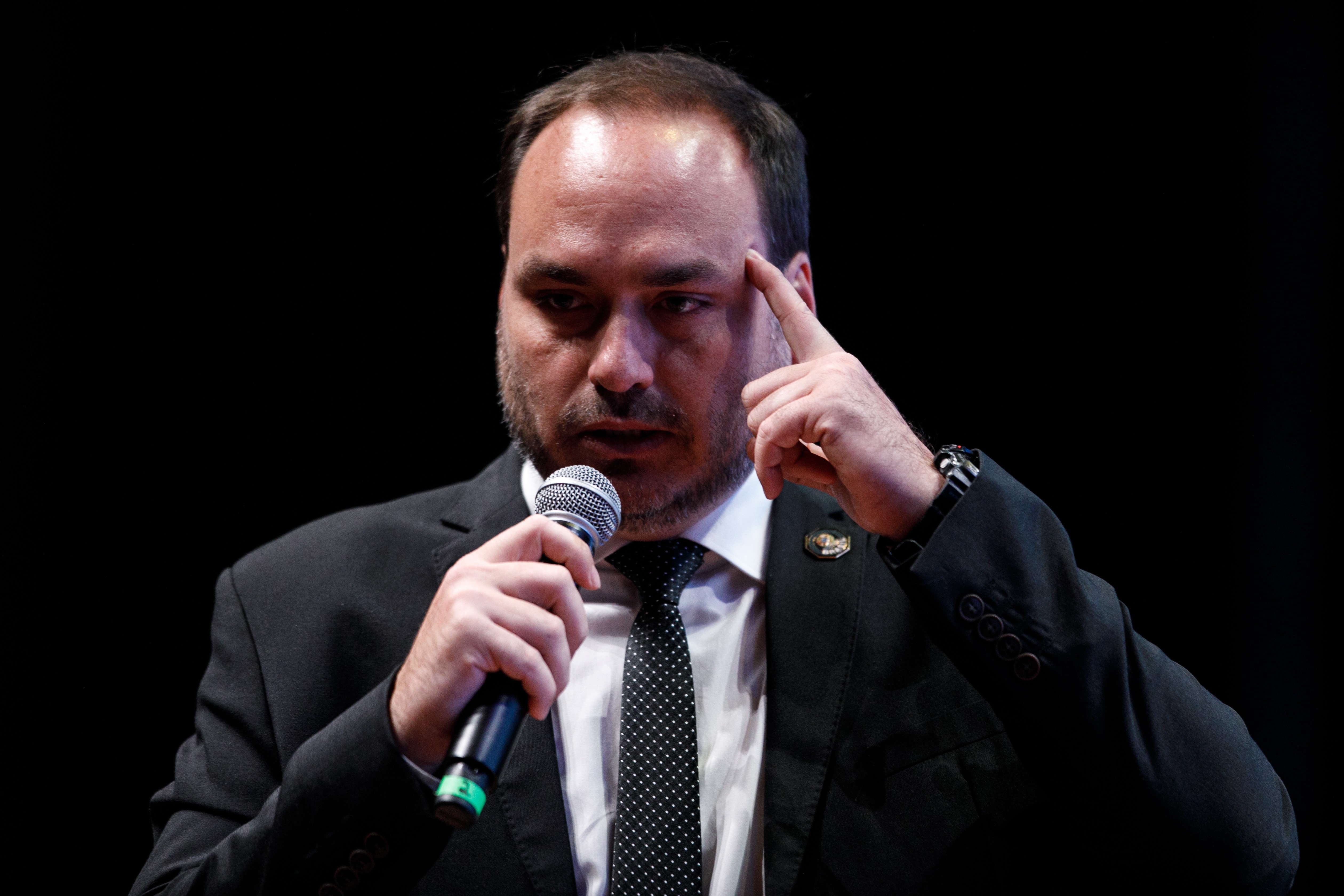 Carlos Bolsonaro é eleito senador por Santa Catarina