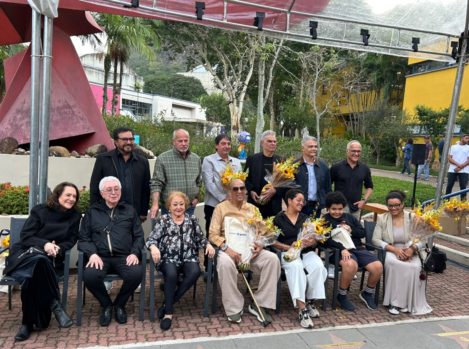 Terceira edição da Calçada da Fama dos Estúdios Globo homenageia 11 famosos; Lista traz Glória Menezes, Aguinaldo Silva e mais