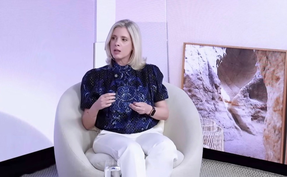 Dani Valente se arrepende de ensaio sensual — Foto: Reprodução/YouTube