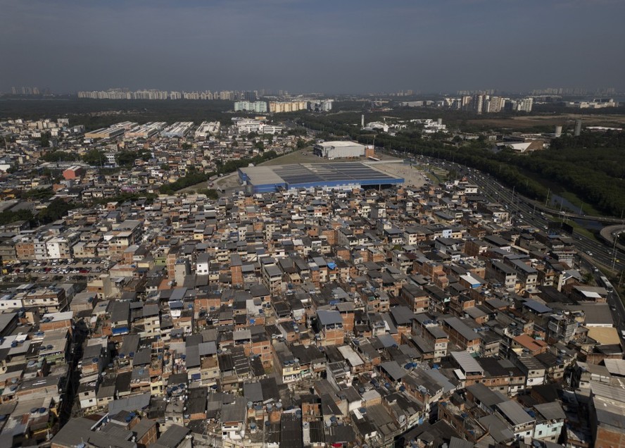 Mulher e duas crianças, de 5 e 10 anos, são baleadas na Gardênia Azul