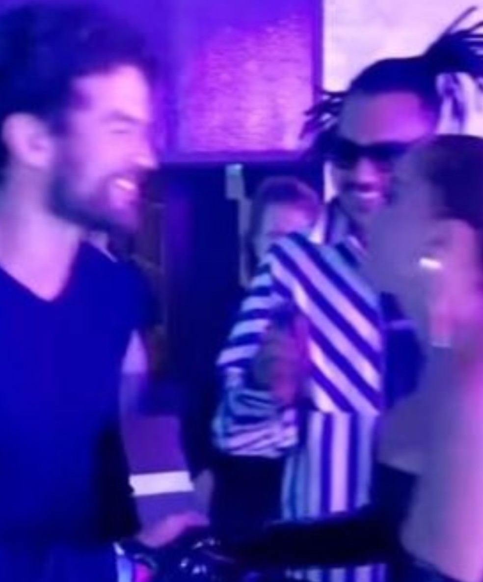 Par de Marisa Orth em filme erótico, Vitor Gadelha já trabalhou em festa de Anitta — Foto: Reprodução/Instagram