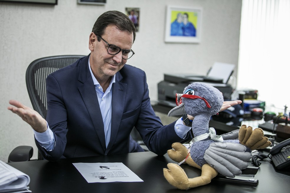 Eduardo Paes, após vencer a eleição, recebeu novamente a Ema Jurema para entrevista — Foto: Guito Moreto / Agência O Globo