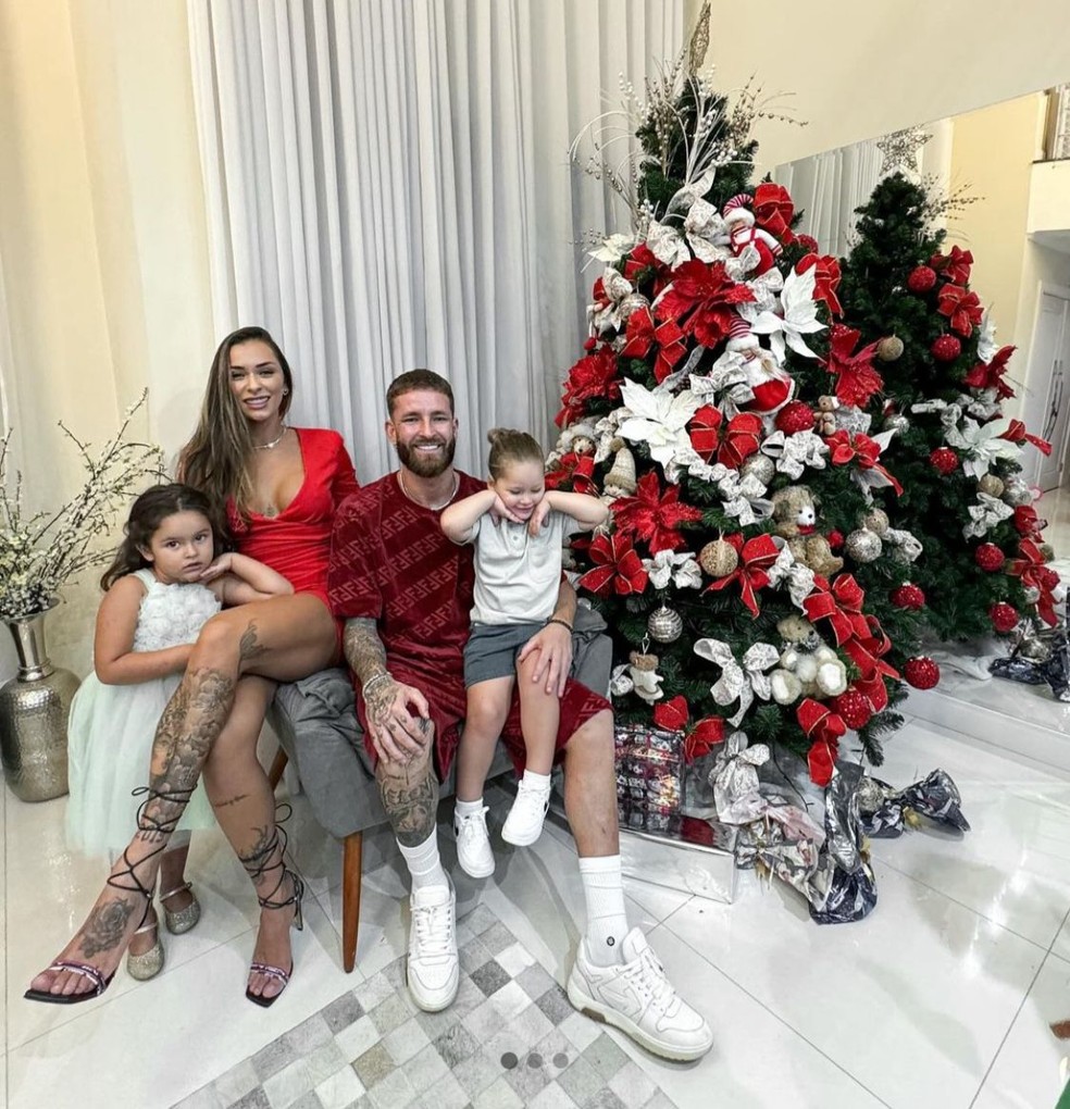 Léo Pereira, Tainá Castro, Matteo e Helena — Foto: Instagram