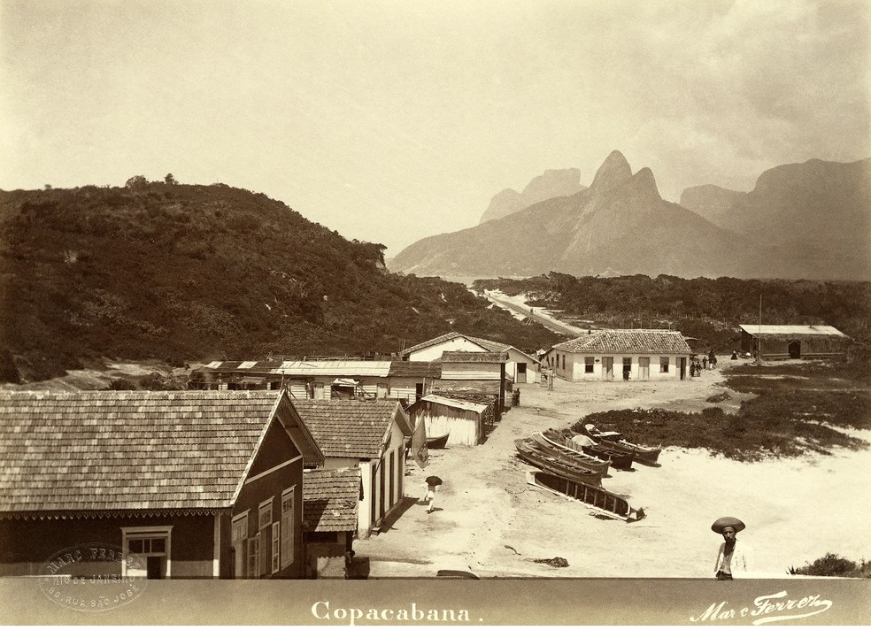 Registro histórico de Marc Ferrez do que seria o início da Colônia de Pescadores de Copacabana — Foto: Reprodução