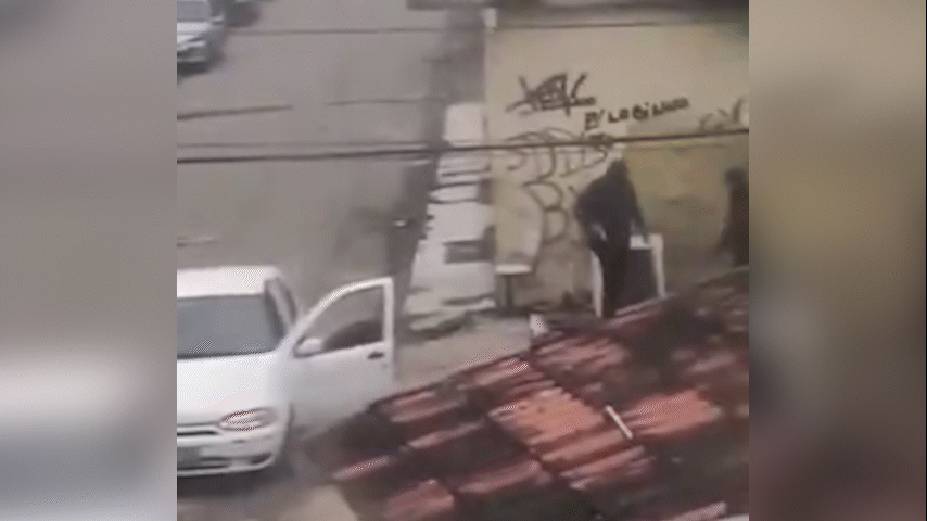 Grupo armado é flagrado assaltando boca de fumo em São Gonçalo