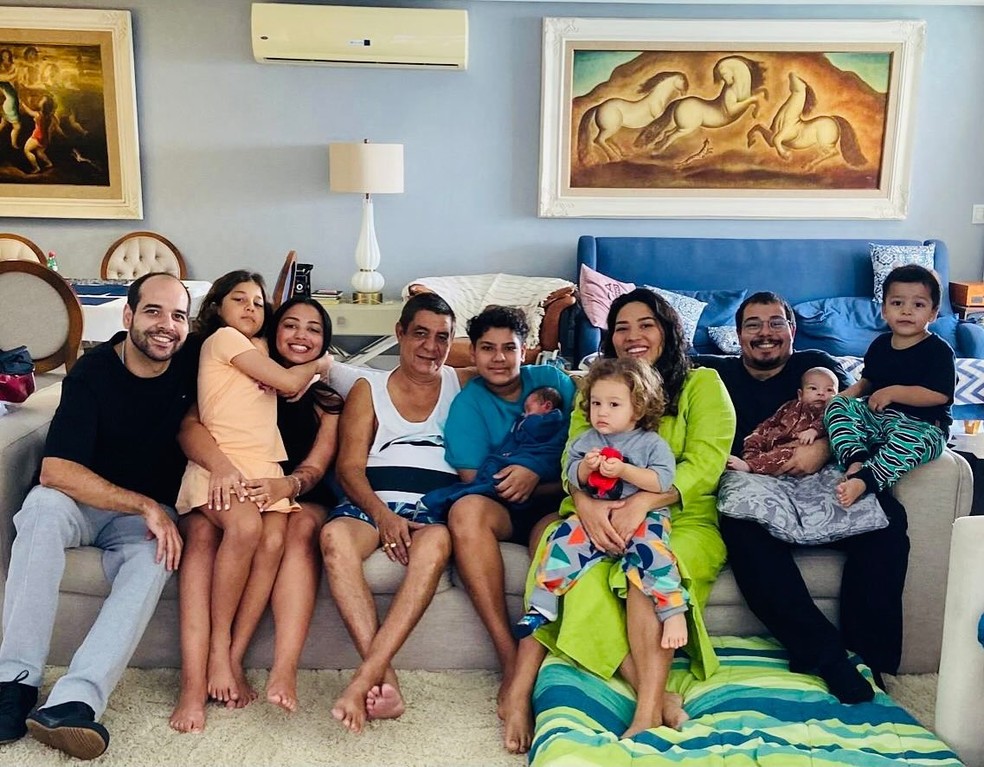 Zeca Pagodinho com os filhos e netos — Foto: reprodução/ instagram