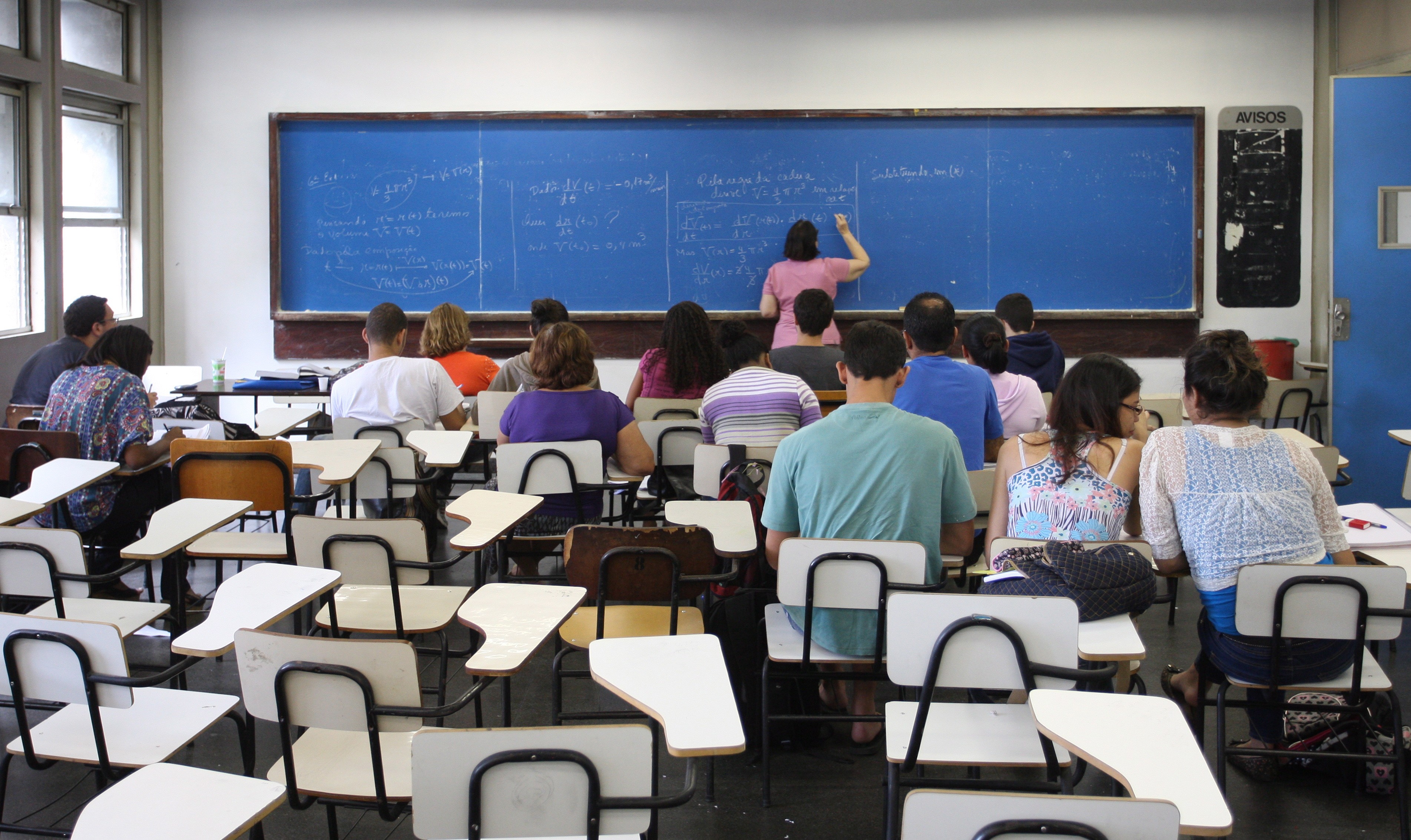 STF: Julgamento sobre piso nacional dos professores é suspenso mais uma vez após pedido de vista de Gilmar Mendes