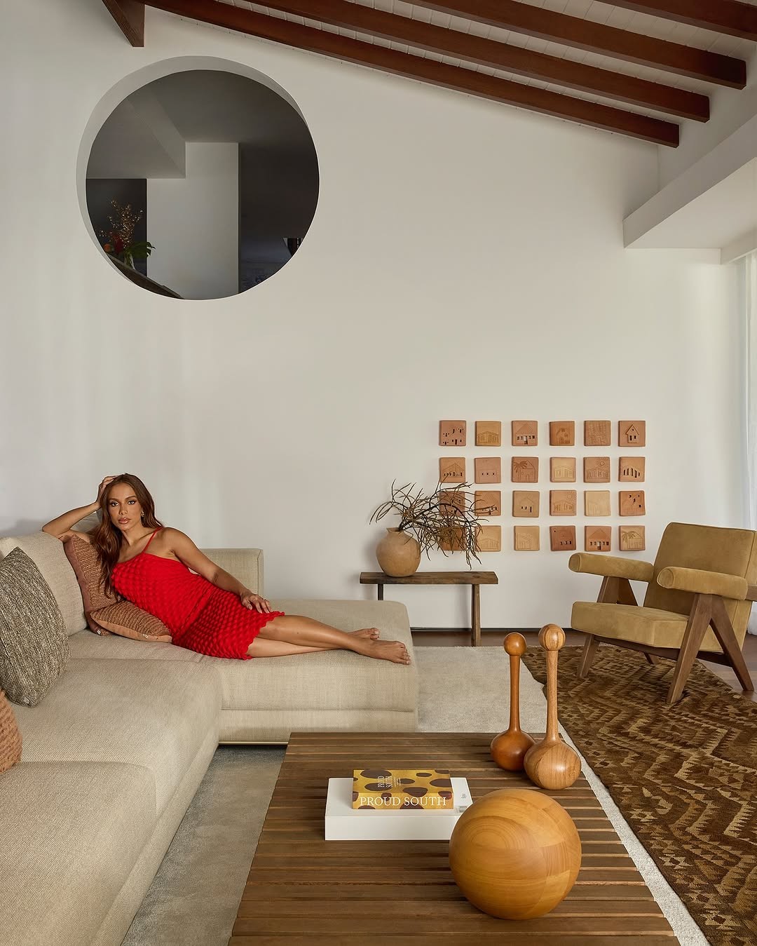 A mansão de Anitta no Itanhangá, na Zona Sudoeste do Rio, em fotos para a Casa Vogue — Foto: André Klotz/Reprodução/Instagram