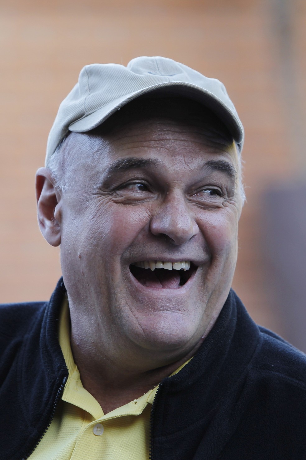 Em 2013, Oscar Schmidt, o "Mão Santa", concedeu entrevista coletiva em sua residência no bairro de Alphaville, em Santana de Parnaíba, São Paulo (SP), para esclarecer sobre sua doença — Foto: Michel Filho/Agência O Globo