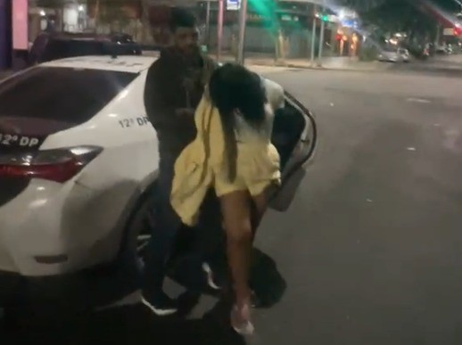 Homem perde quase R$ 15 mil ao ser vítima de extorsão após programa com travesti em Copacabana - QTU Questões do Universo