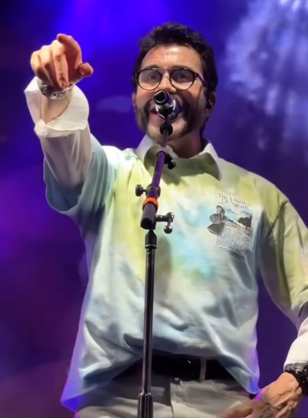 Padre Fábio de Melo em show na cidade de Santo Amaro da Purificação — Foto: Reprodução de Instagram