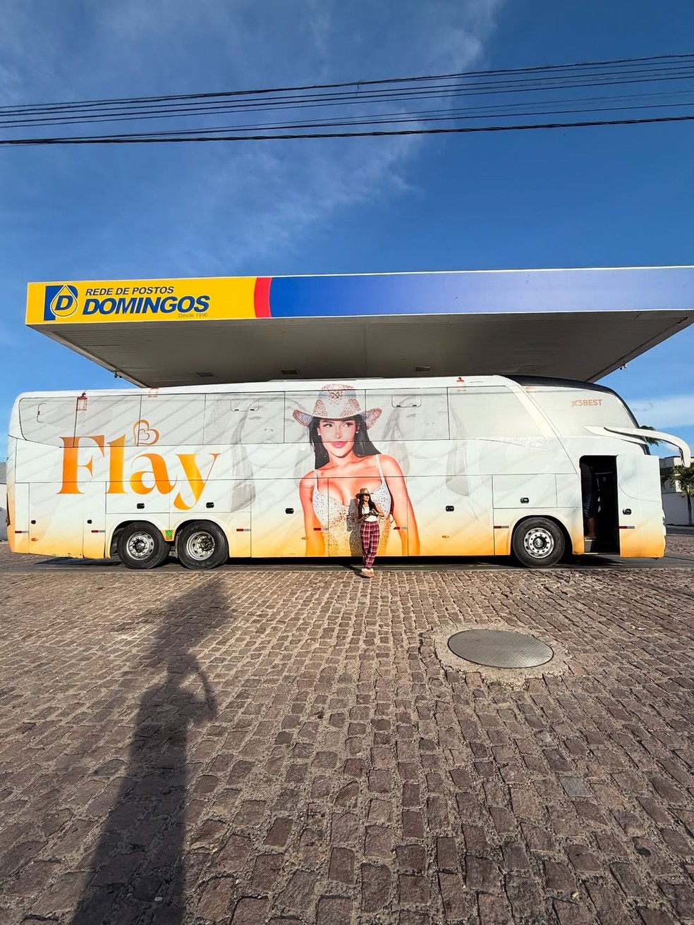 Ex-BBB Flay compra ônibus para shows — Foto: Instagram