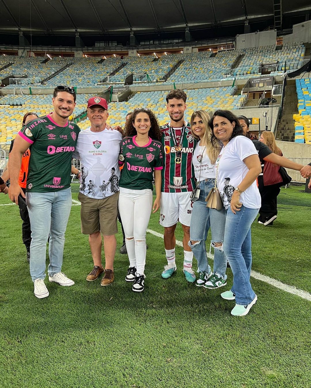 Martinelli com a família de sua namorada — Foto: Reprodução