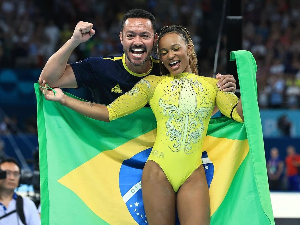 Rebeca Andrade tem parceria de ouro desde a infância com o técnico Francisco Porath, que até já morou com ela: 'Sou como um pai' — Foto: reprodução