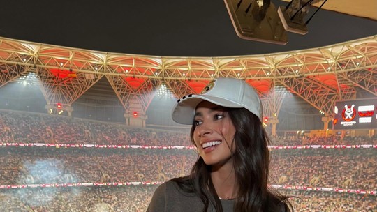Modelo Gabriella Lenzi é vista em jogo do Real Madrid na Arábia Saudita, reforçando rumores de romance com Rodrygo