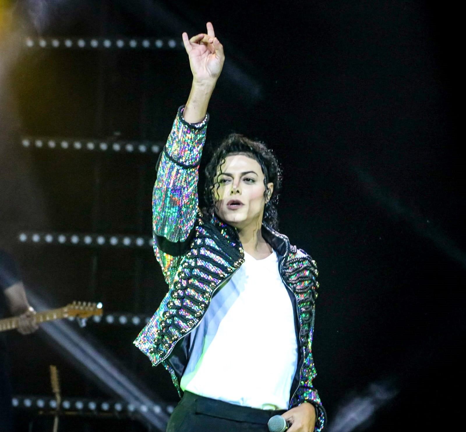 Cover brasileiro do Michael Jackson se encontra com filhos do astro em festa nos EUA: ‘Pensa como eu tô!’ - QTU Questões do Universo