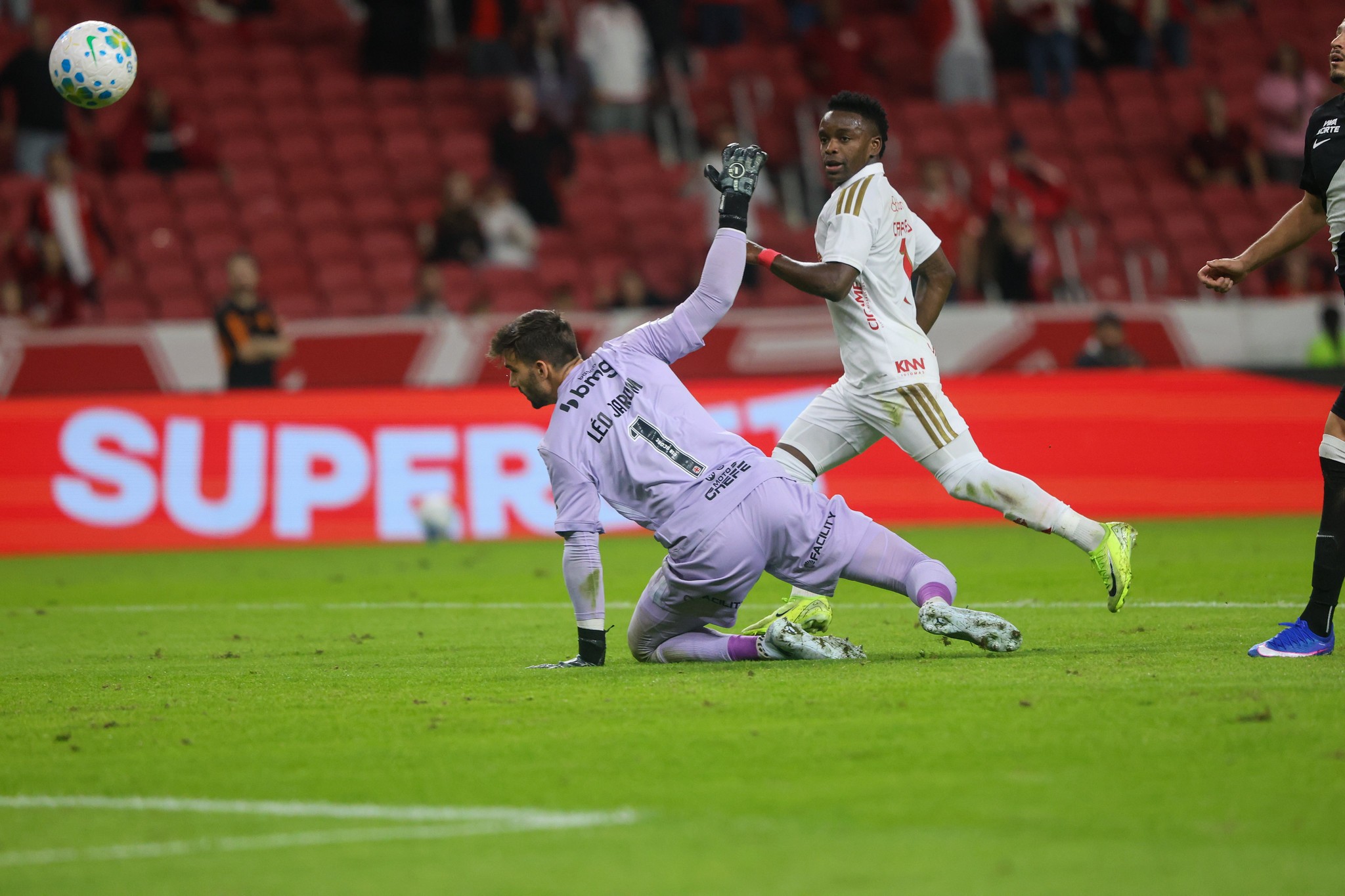 'O adversário entrou para a guerra, nós, para desfilar', desabafa Renato Gaúcho após goleada do Internacional sobre o Vasco