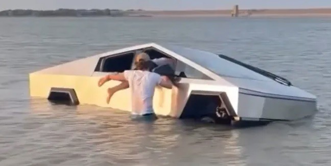 Cybertruck acaba abandonado em lago após o dono acionar 