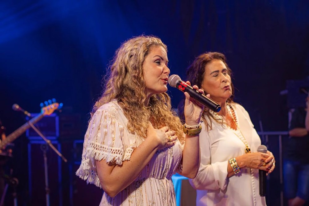 Joanna celebra 45 anos de carreira e fala sobre rotina, namoro e