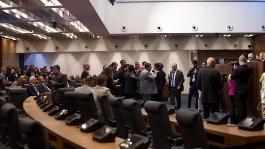 Alerj se antecipa ao Judiciário e marca nova eleição para presidente nesta sexta para repor pleito anulado