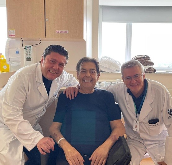 Faustão com os médicos Fabio Gaiotto e Fernando Bacal — Foto: Reprodução/Instagram