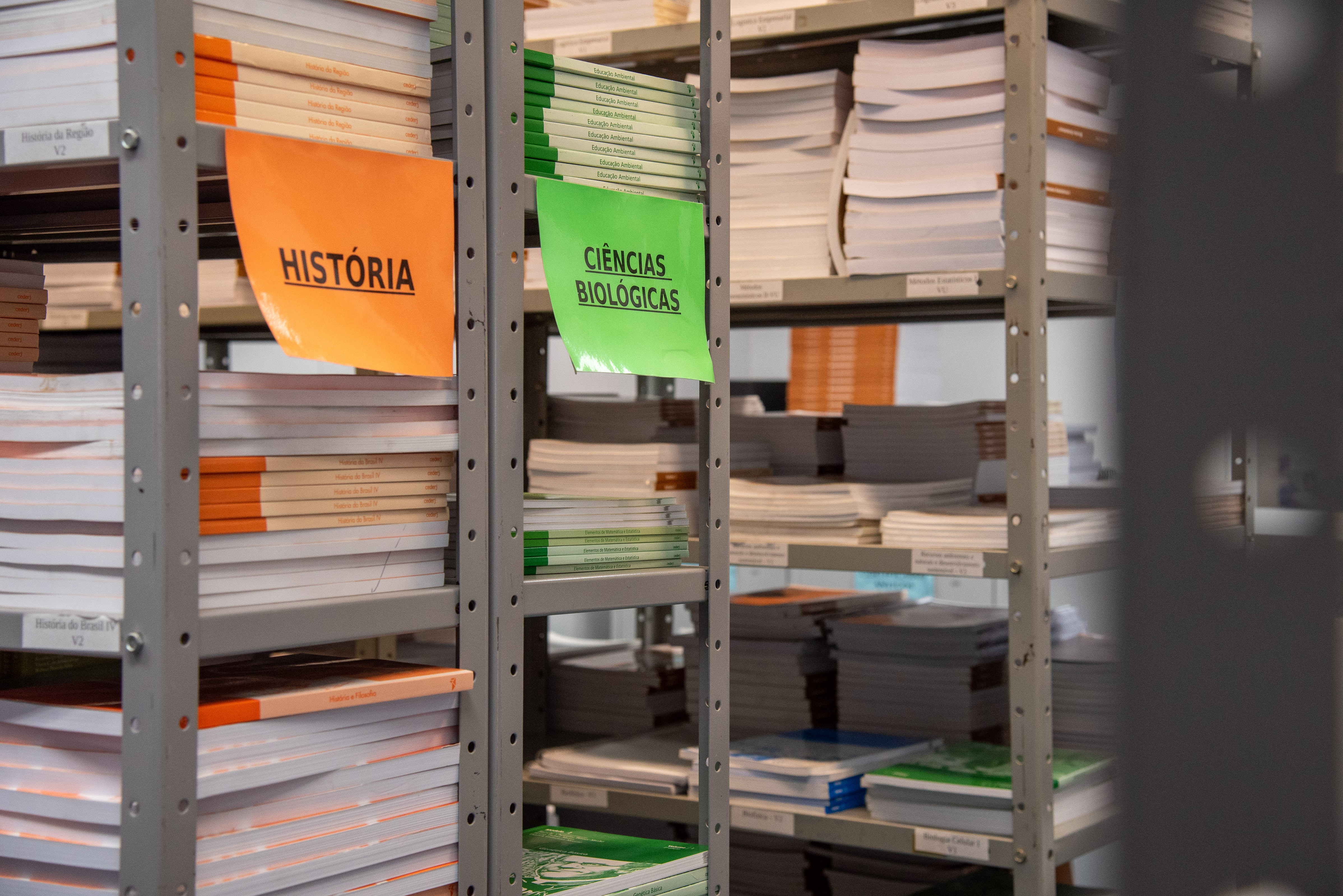 Fundação Cecierj está com 300 vagas abertas em cursos para profissionais da rede estadual de ensino