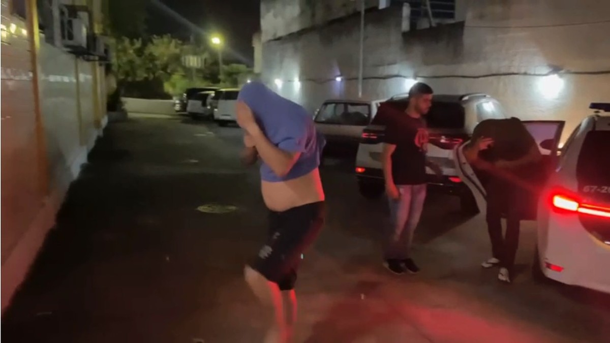 Polícia prende irmãos que clonavam carros roubados para usarem em aplicativos na Zona Norte | Casos de Polícia