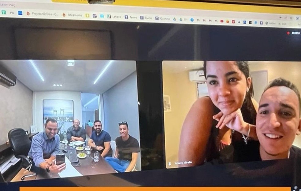 João Gomes e a mulher em uma das reuniões com a empresa que fez o projeto da mansão: casal não gostou — Foto: Instagram/@agamaarquitetura