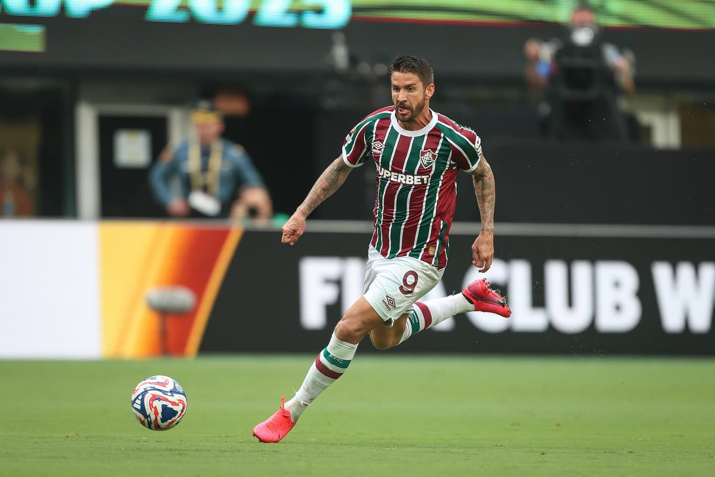 Casado, discreto e pai de dois: quem é o jogador galã do Fluminense por ...