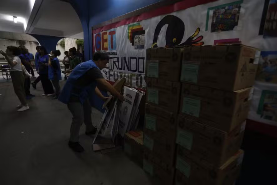 Decisão de Zanin não chega a tempo e tem efeito apenas para alguns locais de votação; veja relatos