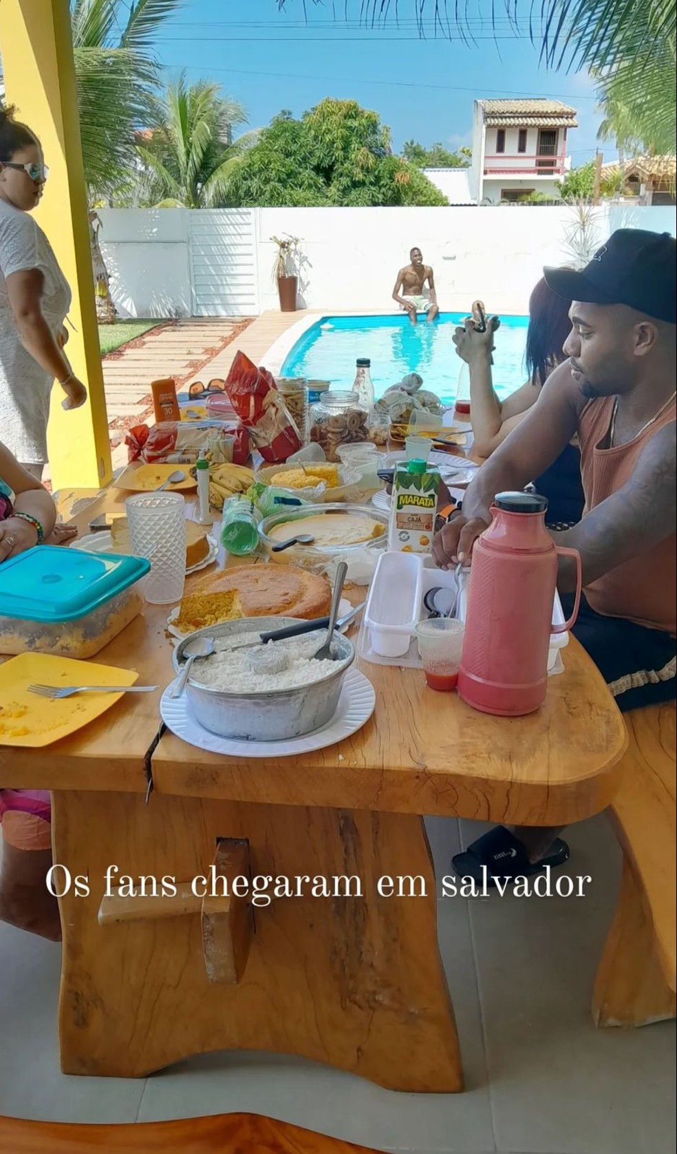 Fãs fazem vaquinha para passar dia na casa de ex-BBB Davi em Salvador — Foto: Instagram