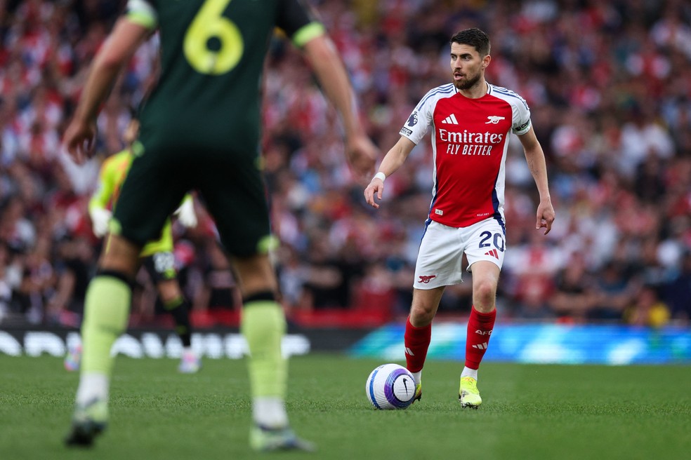 Jorginho jogou por ltimo no Arsenal  Foto: Adrian Dennis / AFP